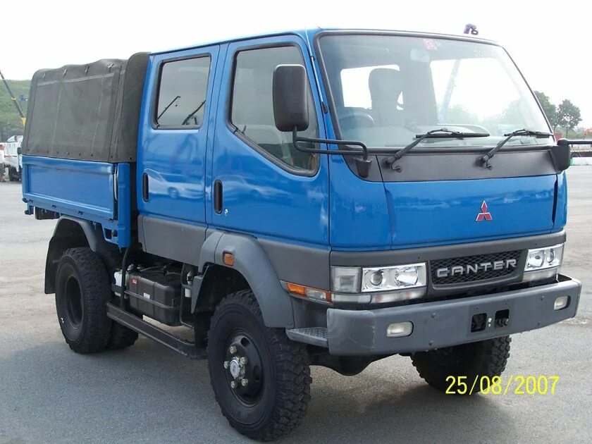 Грузовик 4wd. Сузуки карри 4х4. Mitsubishi canter 4wd. Тойота мини самосвал dyna. Mitsubishi canter 4x4.