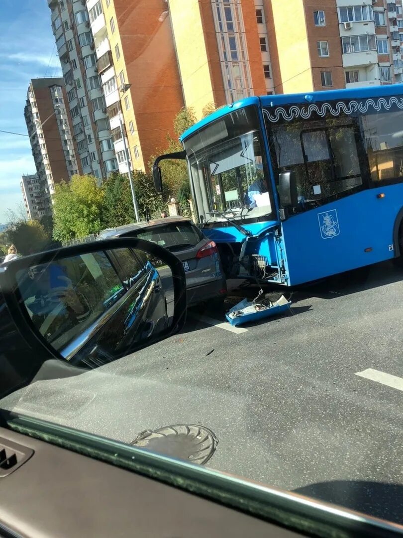 Автобус на машине разбился. LNG fdnj,ECF B fdnj.