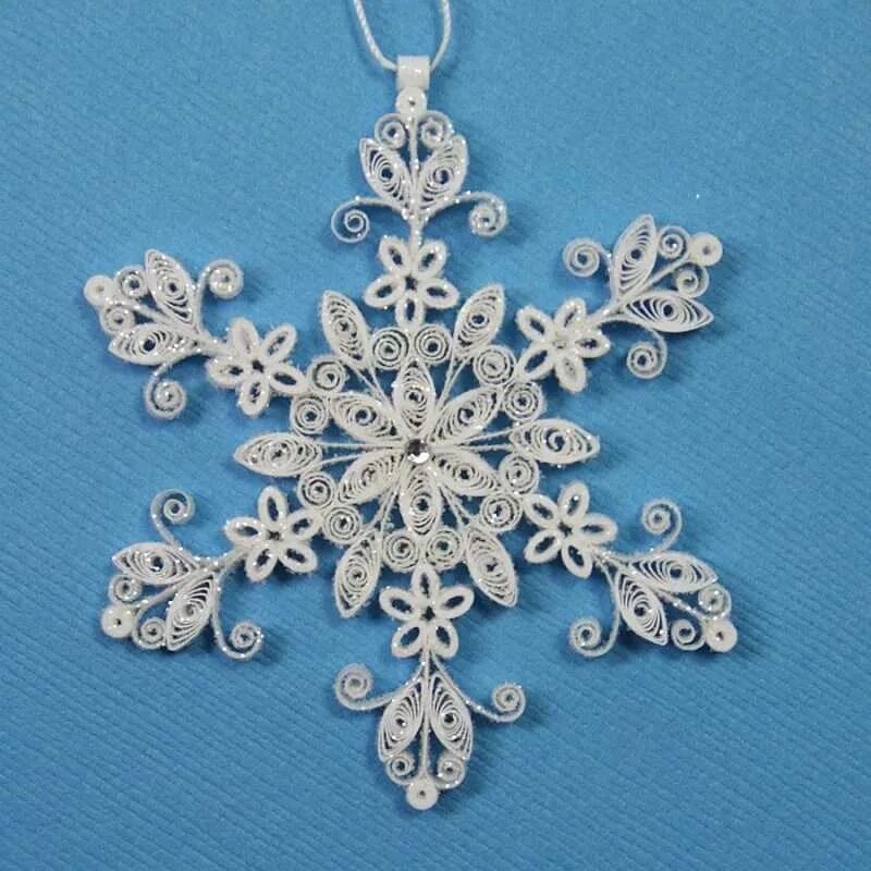 Снежинки из квиллинга на новый год. Квиллинг снежинки. Квиллинг для начинающих. Снежинки из квиллинга для начинающих. Снежинку для начинающих.