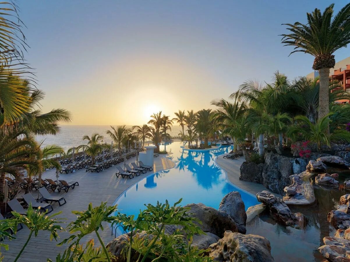 Остров тенерифе весна. Картинка путевка на канары. Канарские острова отели. Туры на тенерифе из москвы. Тенерифе отели.