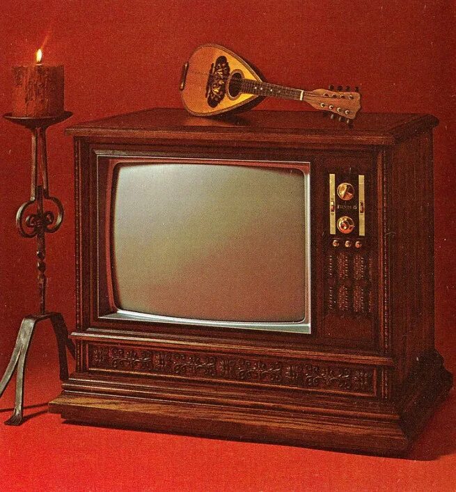 Телевизор 25 лет. Телевизоры 1960-1970х. Старинный телевизор. Американский телевизор. Раритетный телевизор.