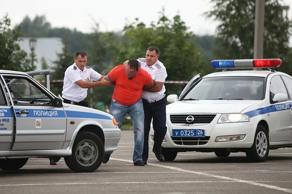 Погоня полиции. Полиция в погоне. Милиция погоня. Полицейская машина едет. Машины в погонах