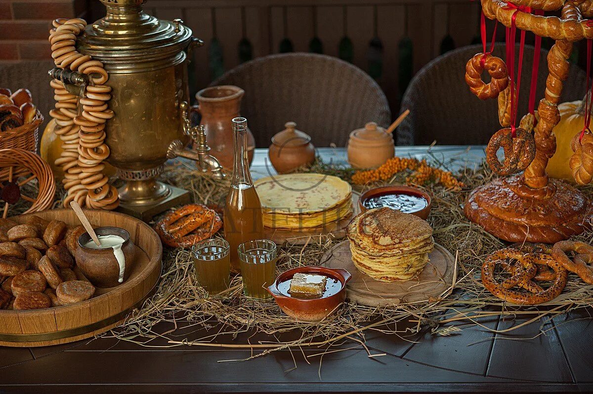 Сервировка стола в русском стиле. Русский стол традиции. Традиционный русский стол. Кубанская казачья кухня. Традиционное русское чаепитие.
