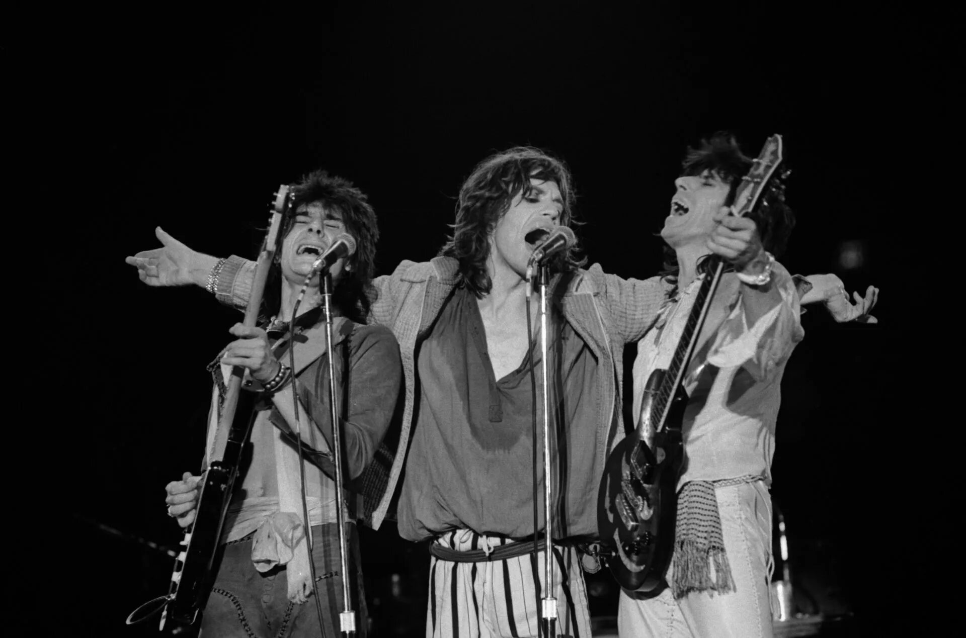 Группа 20 45. Группа the Rolling Stones. Rolling Stones фото. Рок музыканты 20 века. Музыканты 70-х.