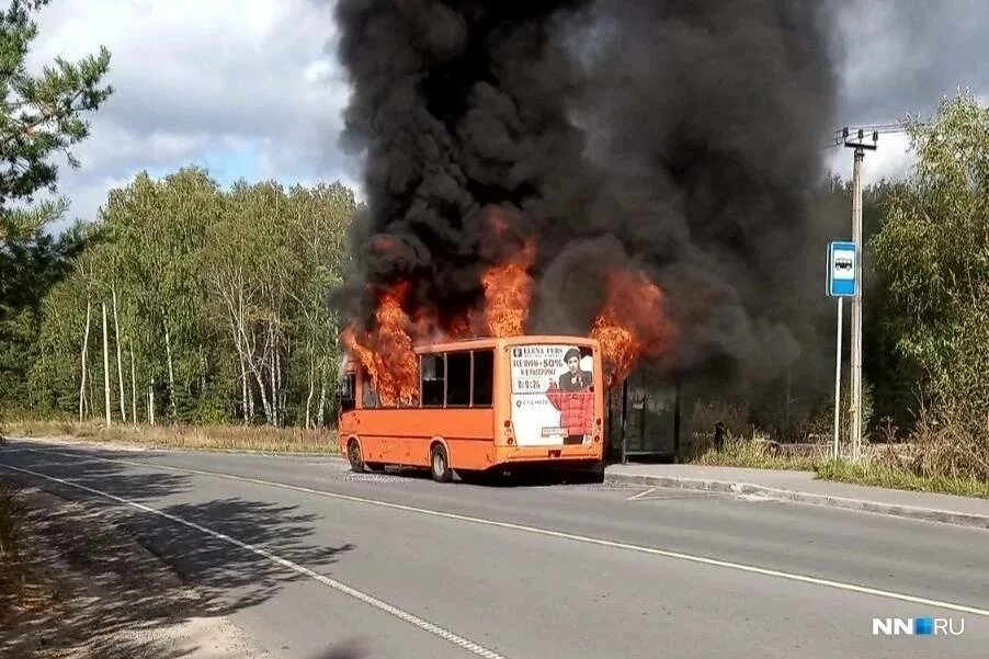 Каким цветом горел маршрут номер 19. Пожарный автобус. Сгорел автобус в Дзержинске.