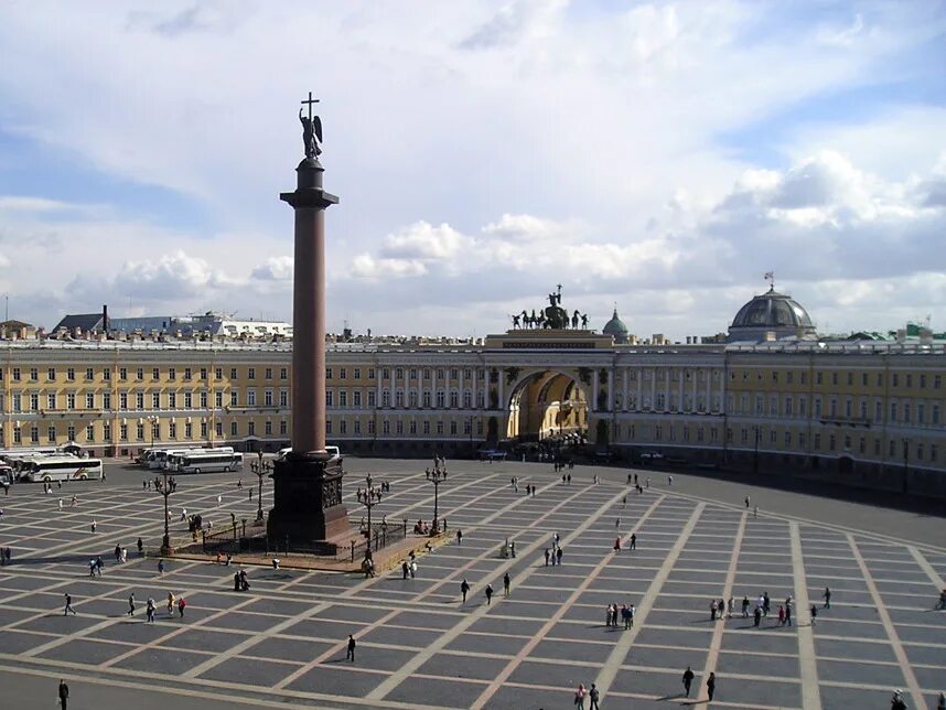 В каком году в санкт петербурге прошла. Питер дворцовая площадь. достопримечательности питера дворцовая площадь. дворцовая площадь 2 санкт-петербург. александровская колонна в санкт-петербурге.