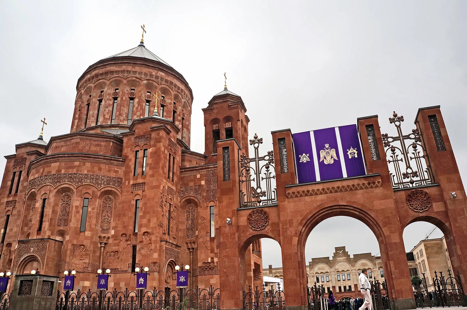 Армянский церковь какой. Армянская апостольская церковь в москве. армянская церковь в москве марьина роща.