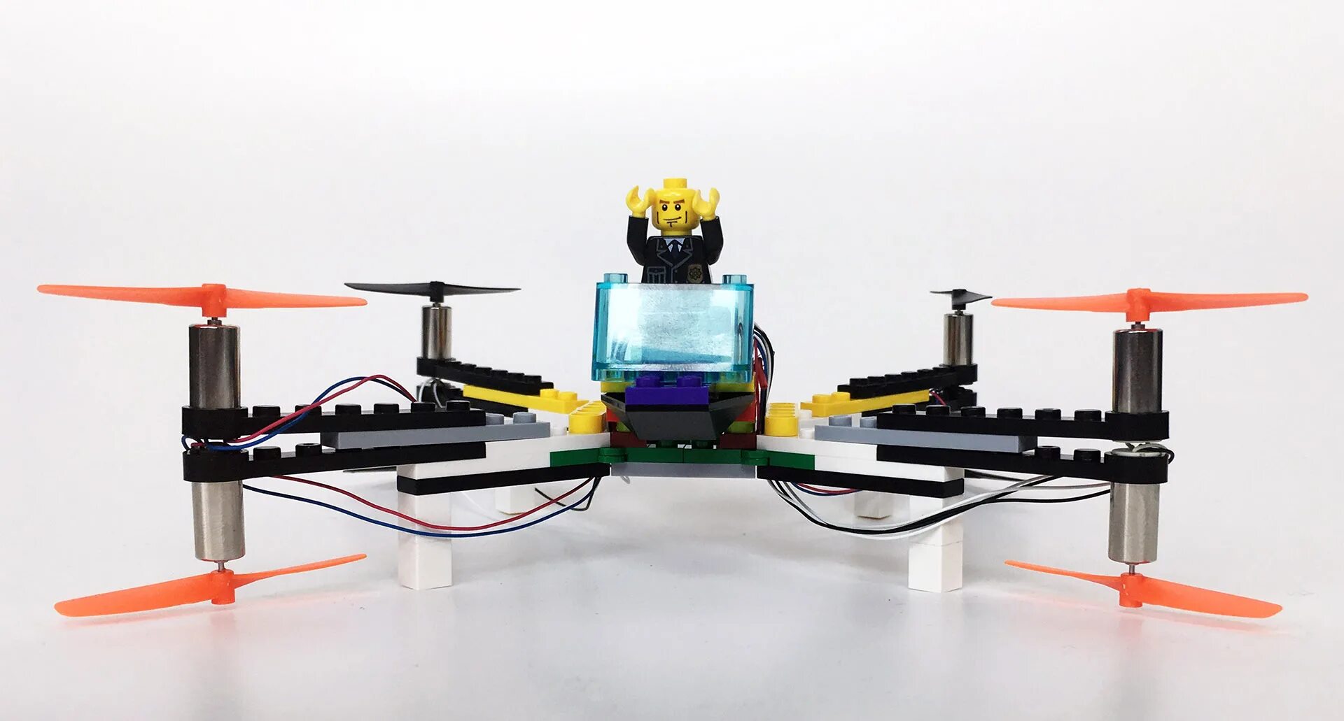 конструктор беспилотников. конструктор программируемого квадрокоптера. квадрокоптер конструктор блоки. конструктор беспилотников. агро дрон лего.