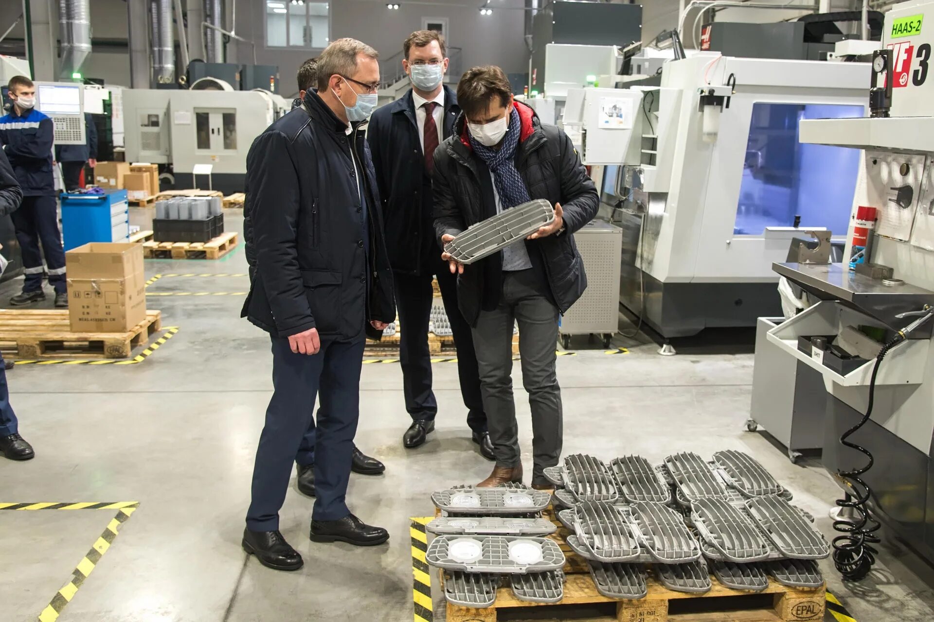 На завод вакансии калуга сегодня. Крлз восход калуга. Завод меркатор калуга. Радиоламповый завод калуга. Завод вольво в калуге.