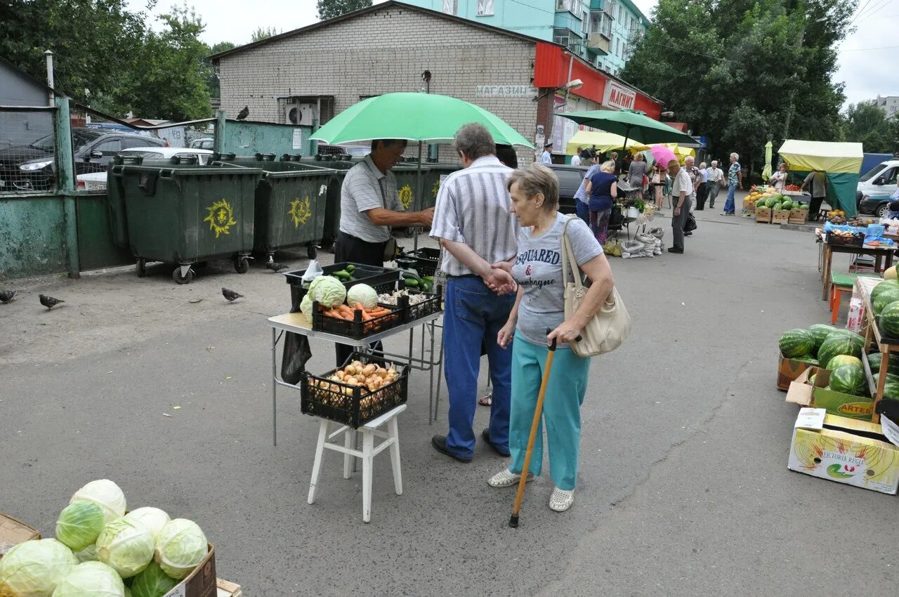 Рынок куйбышева. Рынок в Мичуринске. Рынок Куйбышева Тамбов. Старый рынок в Мичуринске. Калининград стихийный рынок на Куйбышева около Виктории.