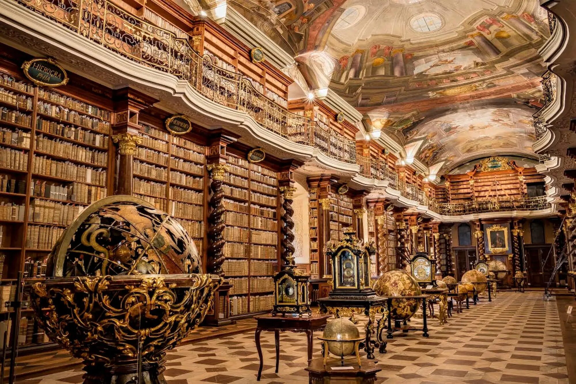 Самая известная библиотека. Клементинум Прага. Национальная библиотека чешской Республики Прага. Клементинум библиотека. Клементинум Прага фасад.