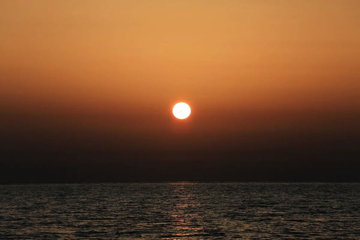 ночь солнце море ночь. солнце ночи. луна и море. вид на море ночью. ночное солнце.