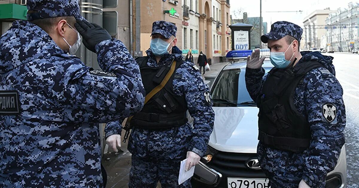 Росгвардия патрулирует. Росгвардия патрулирует. Патрульный росгвардии. Росгвардия машина. Футболка росгвардия вневедомственная охрана.