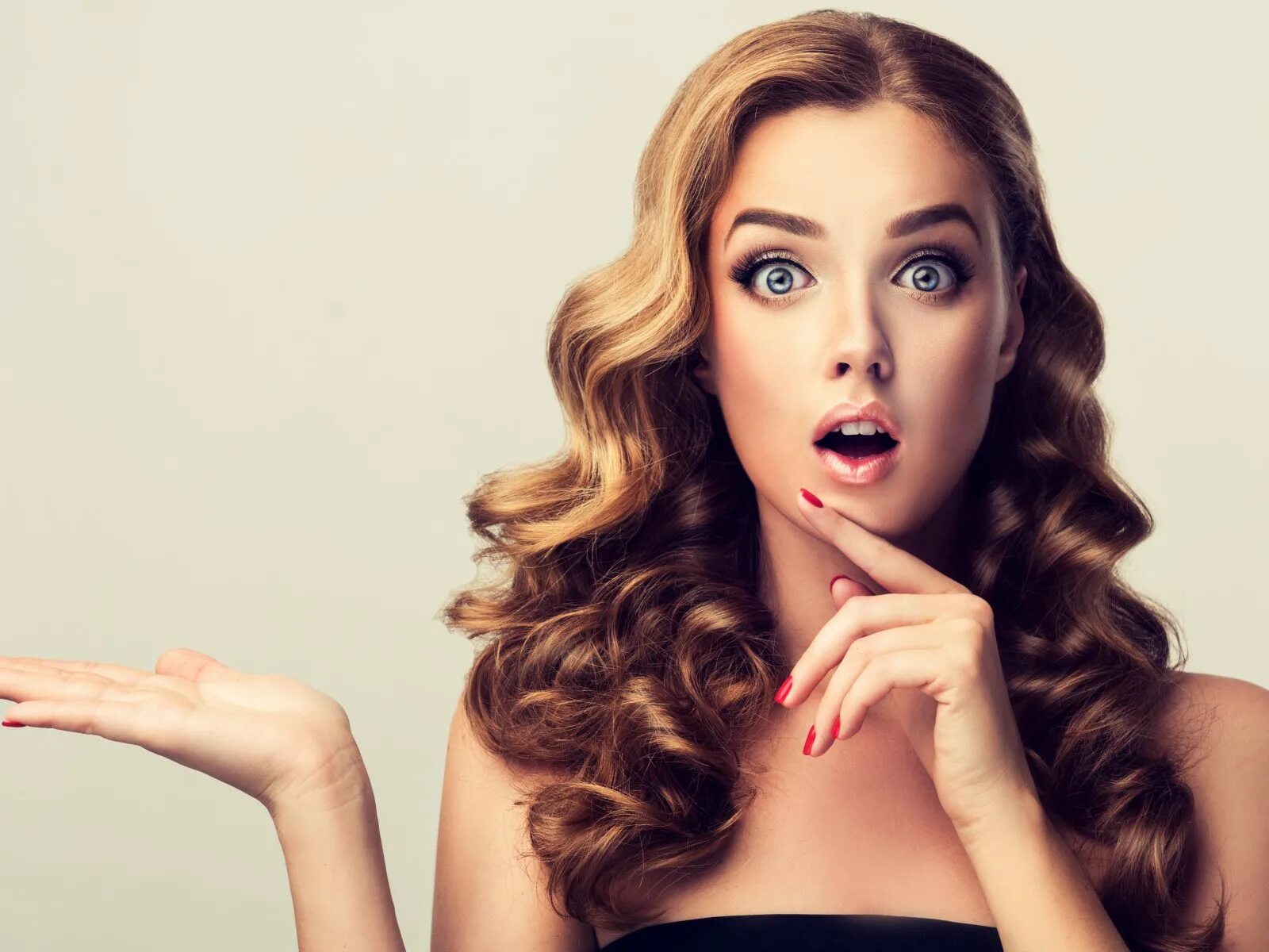 девушка эмоции. удивленная красивая девушка. удивленная красивая девушка. красивая девушка удивляется. удивленная красивая девушка.