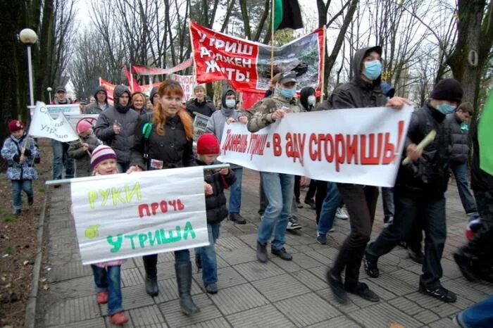 Бесчинство. Бесчинство. Японца протестует. Бесчинство. Бесчинство.