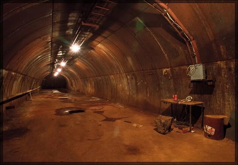 5 км под землей. Подземный бункер в Протвино. Подземные катакомбы Москвы. Подземные туннели под Москвой. Диггеры в метро Москвы.