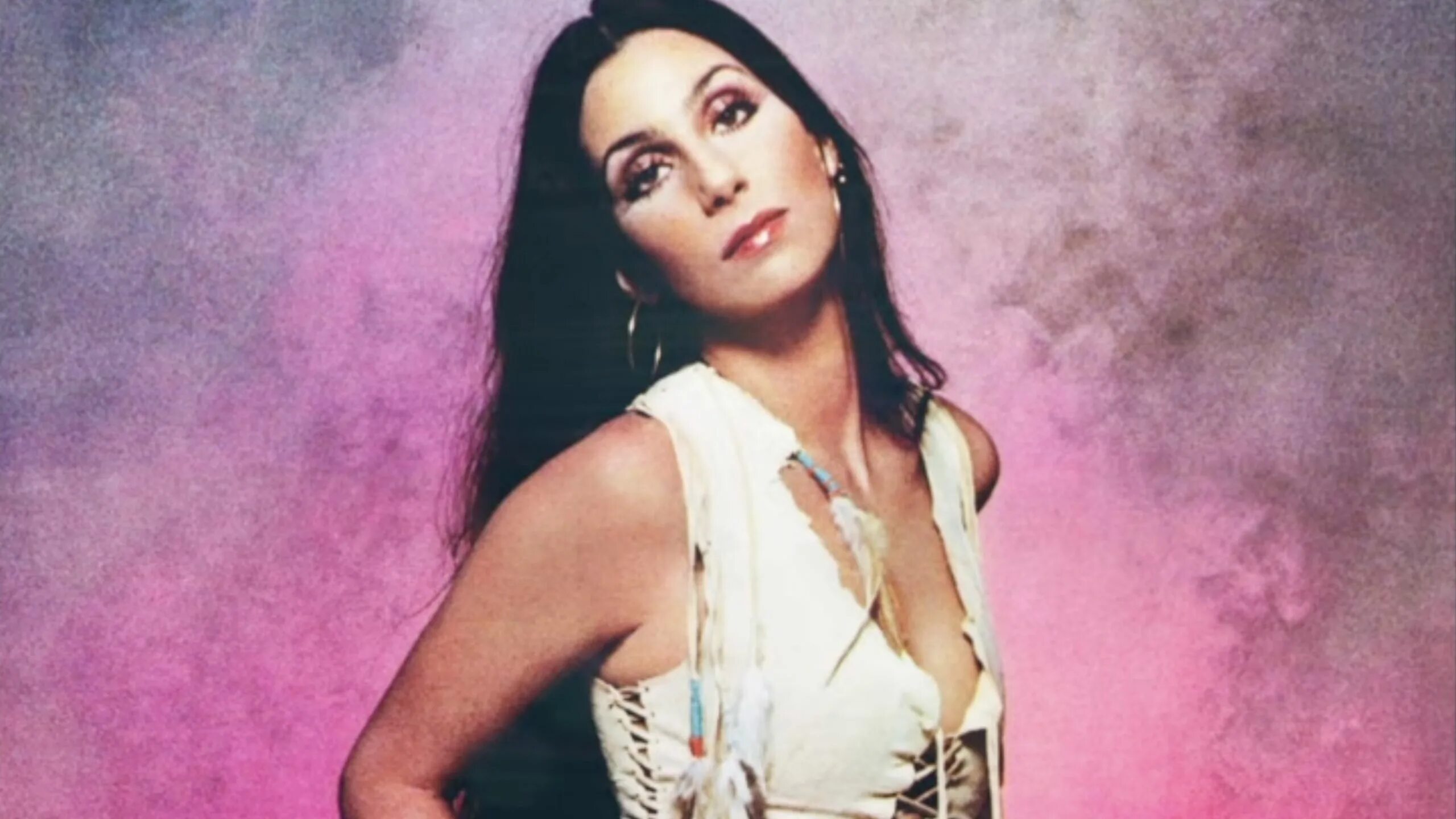 Шер треки. Шер американская певица. Cher cherished 1977. Cher Stars 1975. Шер в молодости.