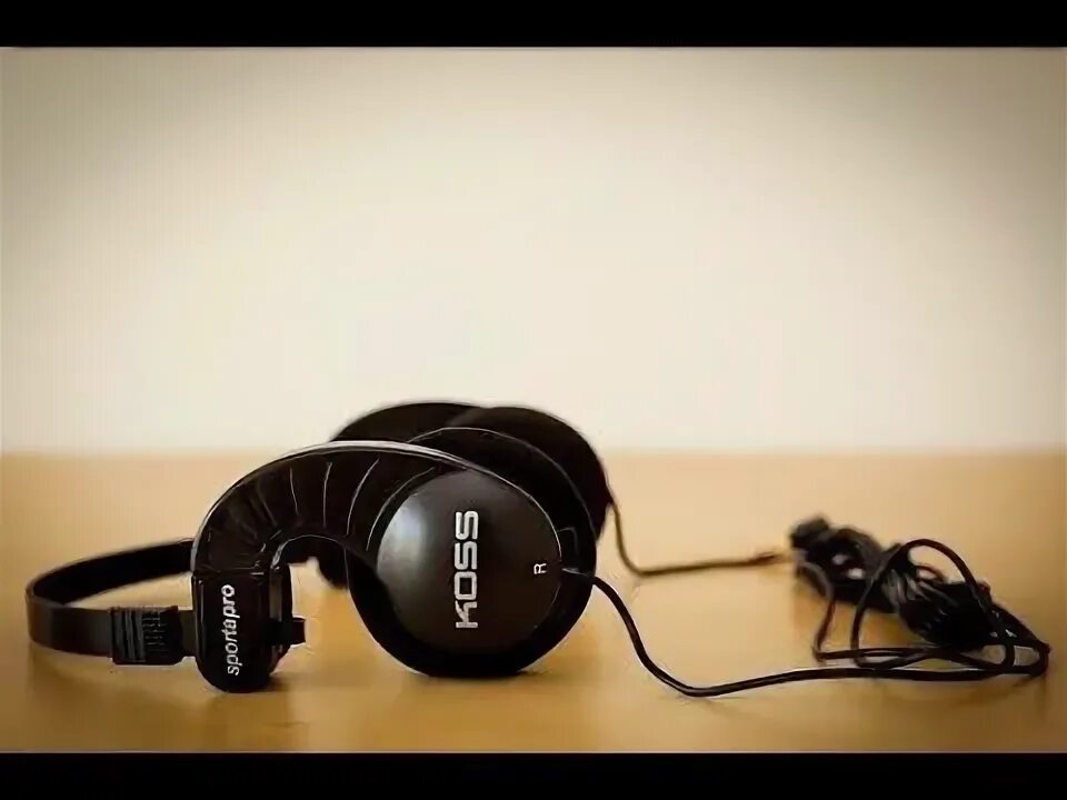 Koss prodj200. G. Koss kubiklari. Первые беспроводные наушники koss. Наушники полноразмерные koss ur20 3.