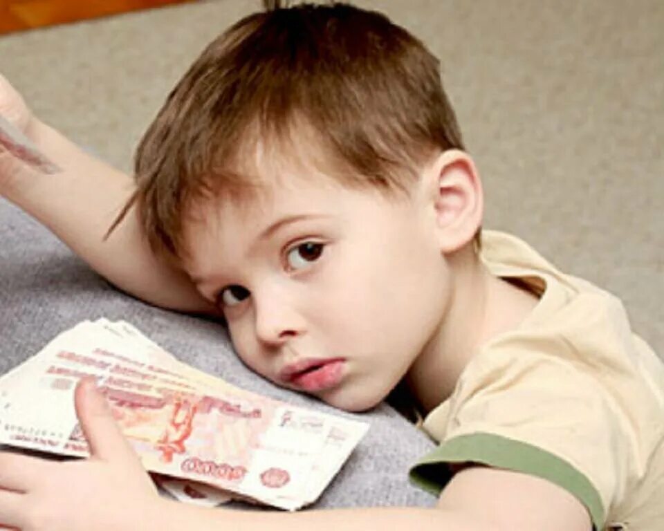 Дети и деньги. Карманные деньги для детей. Ребенку дают ДЕНЬГИДЕНЬГИ. Пособия ребёнок с деньгами.