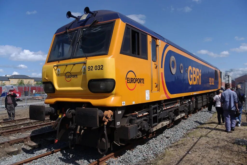 Rail class. British rail class 88. british rail class 373. british railway class 92. электровоз brc 92.