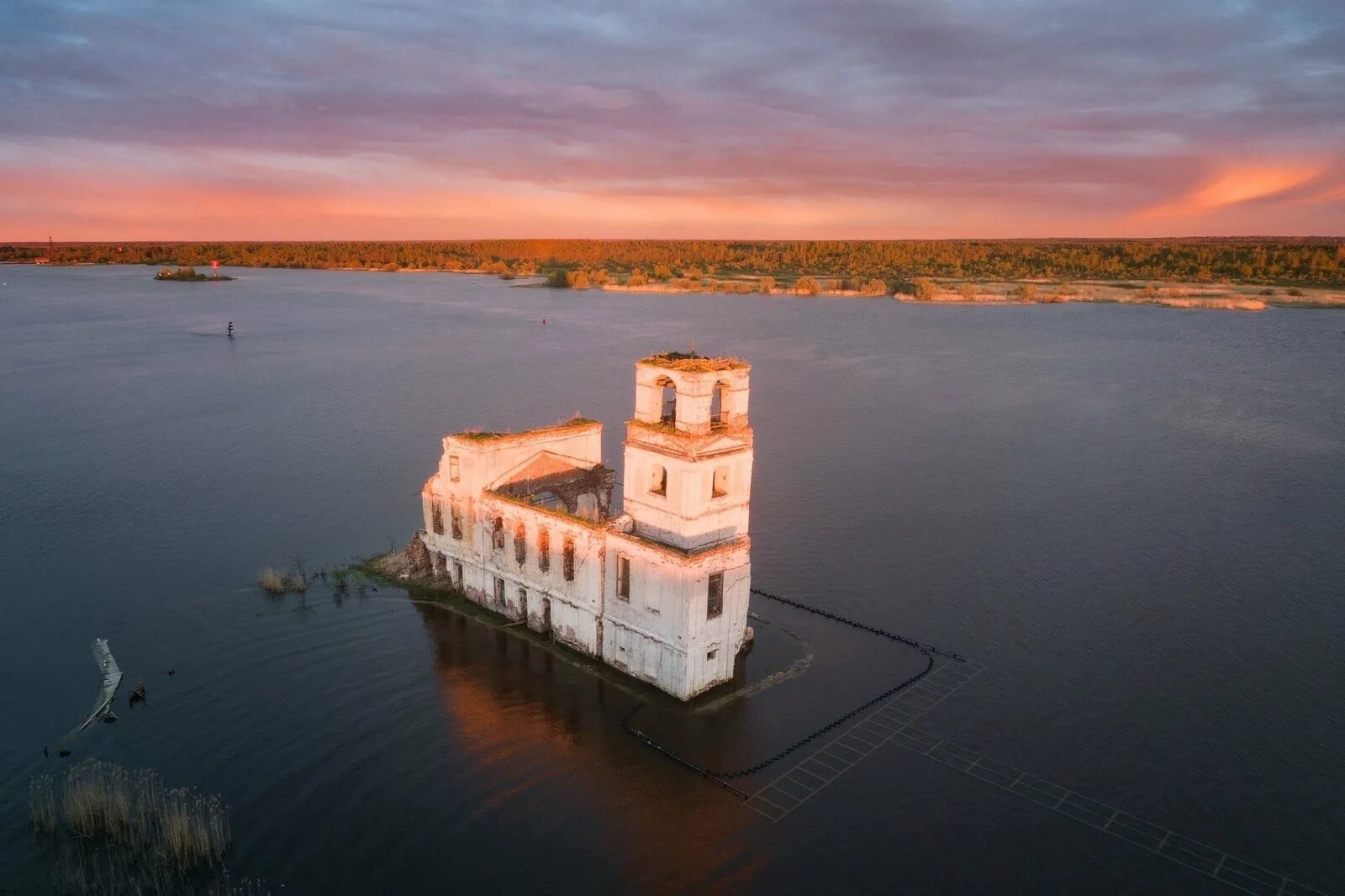 Рыбинское водохранилище есть. Церковь Рождества Христова (Крохино). Храм Рождества Христова в Крохино Вологодской области. Белое озеро Крохино Вологодская область. Затопленный храм в Крохино.