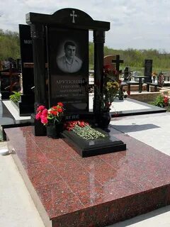 Памятники для молодых мужчин