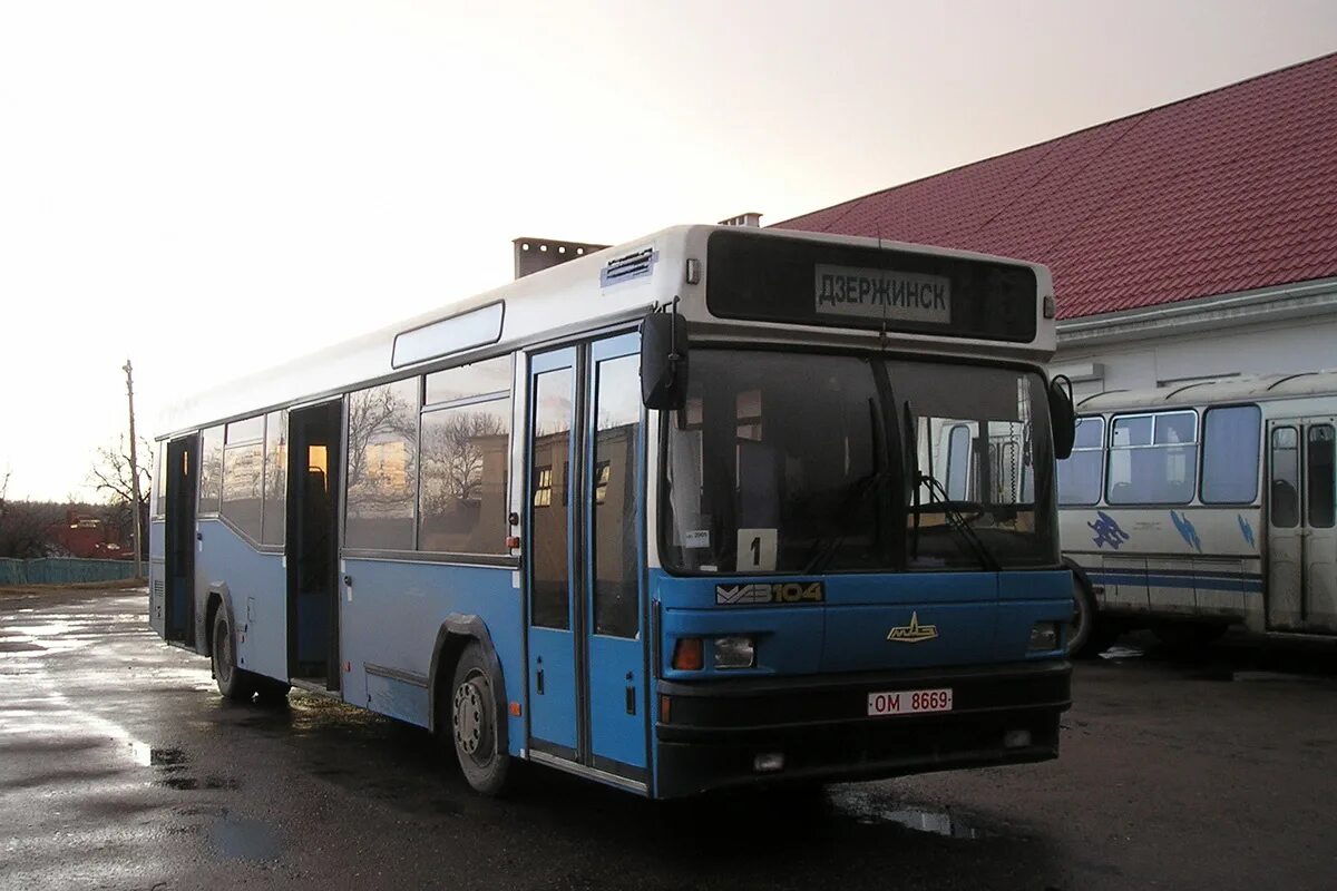 Автобусы дзержинск автовокзал. МАЗ 104. МАЗ-104 автобус. МАЗ 104 Курская область. Автостанция Дзержинск.