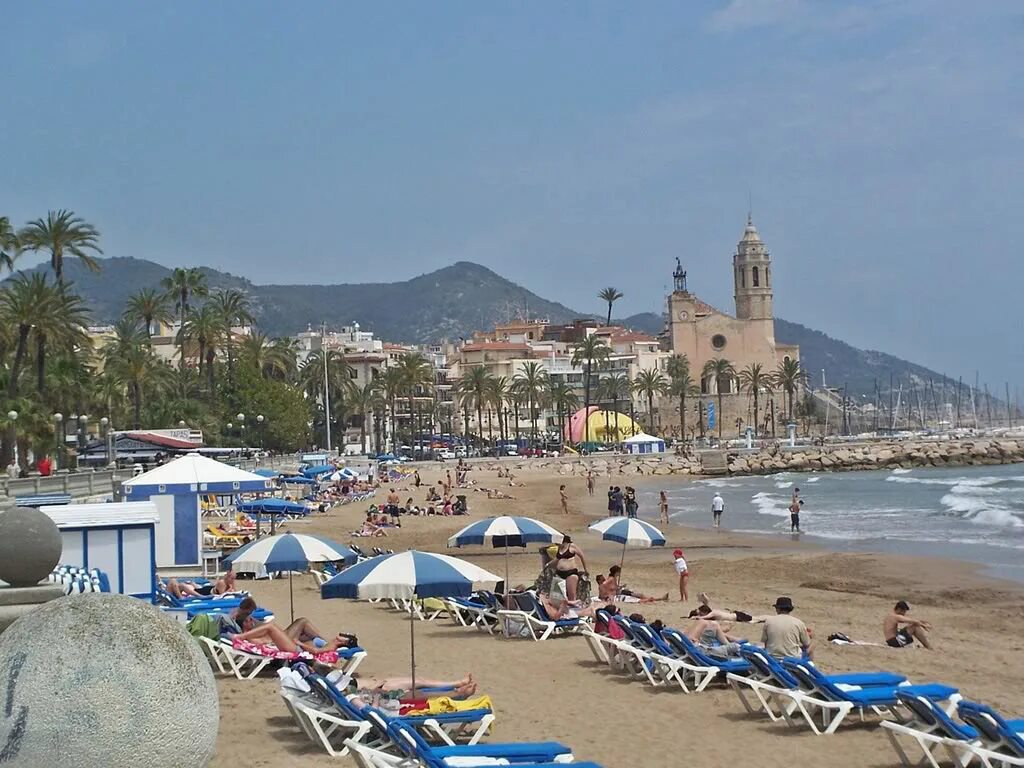 Сиджес в испании. Курорт ситжес. sitges beach. нуддистский пляж сиджес. курорт голубых каталония ситжес.