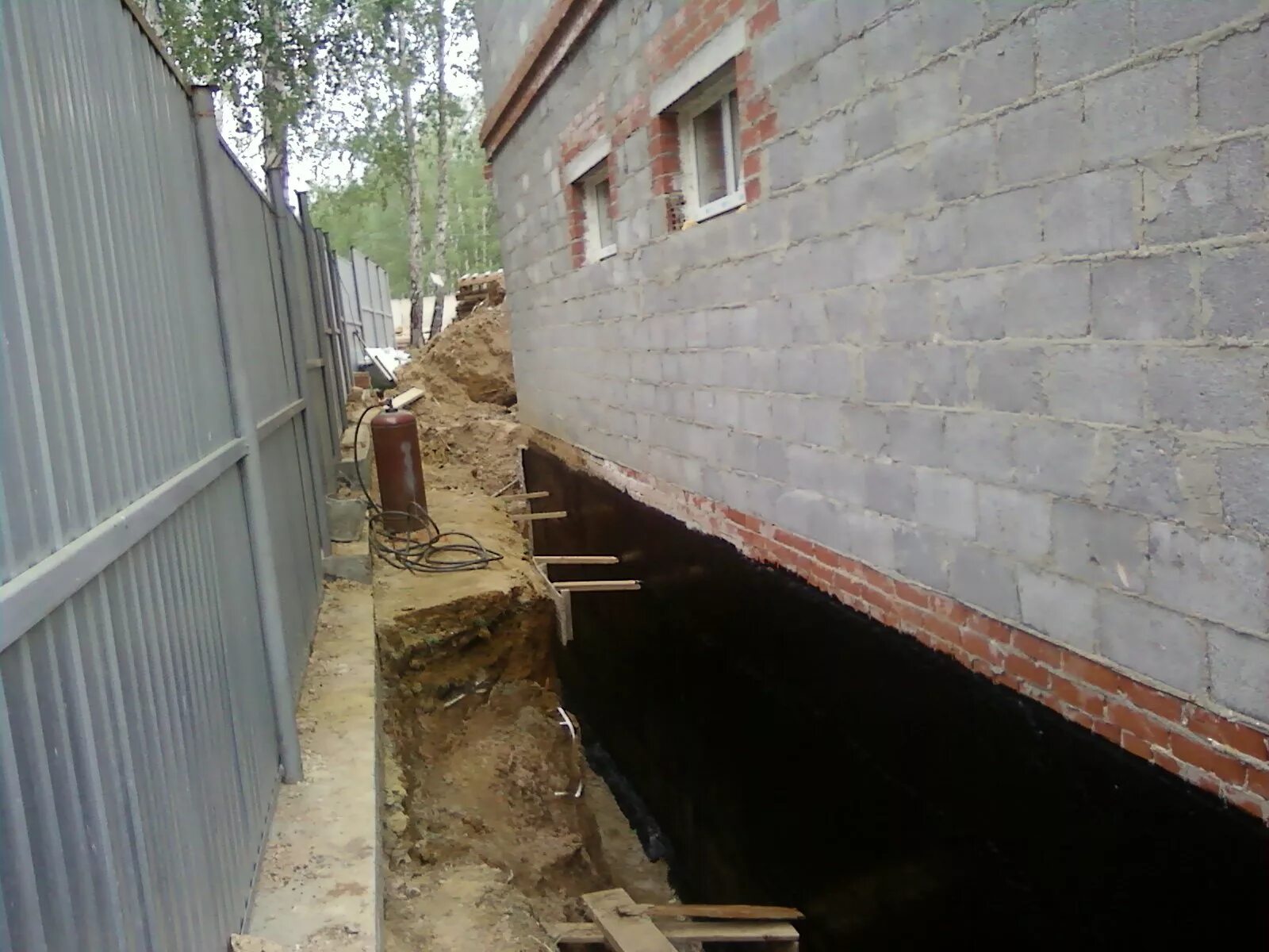 Цоколь в воде