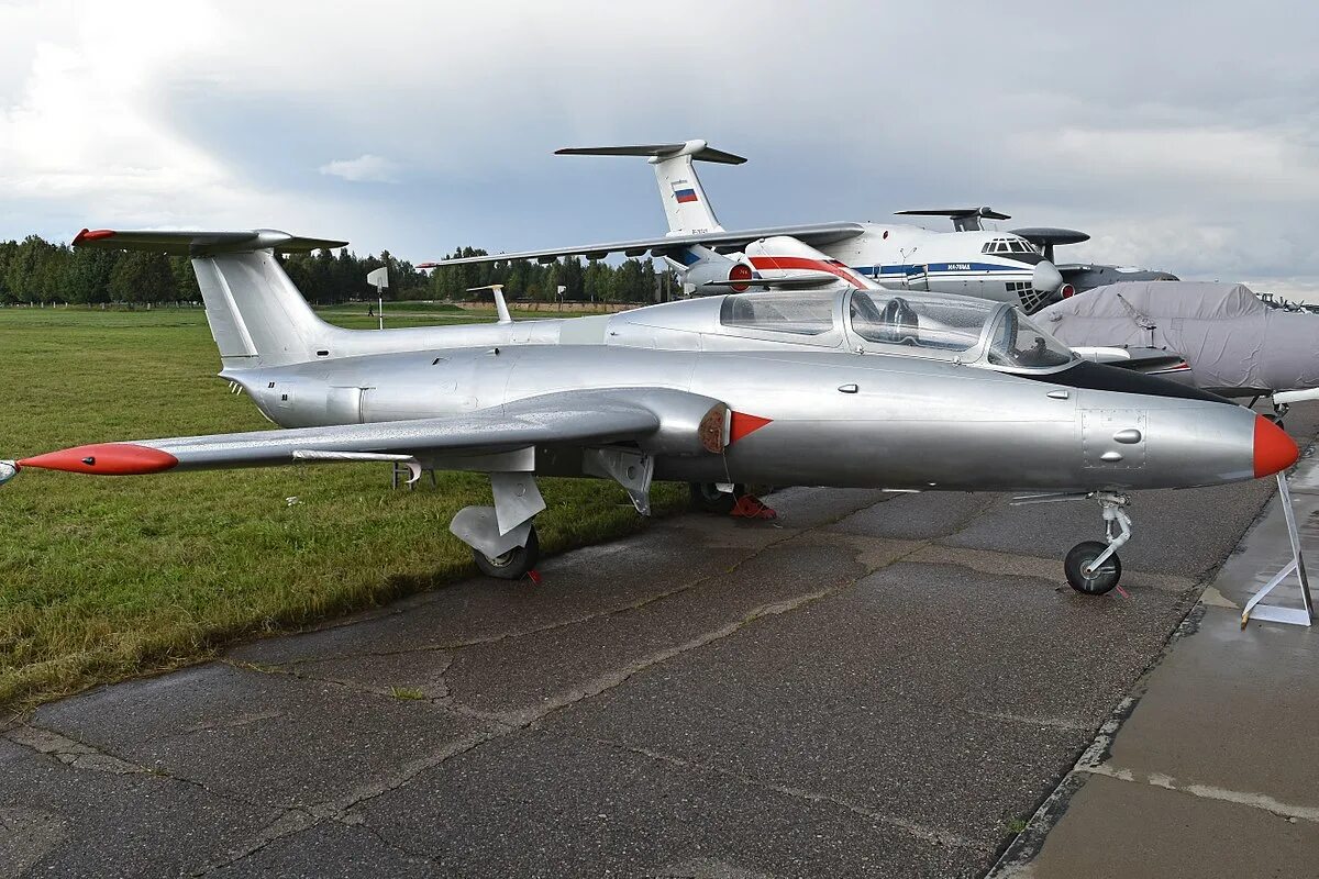 Aero l-29 Delfin. Л-29 Дельфин. Л-29 Aero l-29 «Delfin». Aero Vodochody l-29 Delfin.