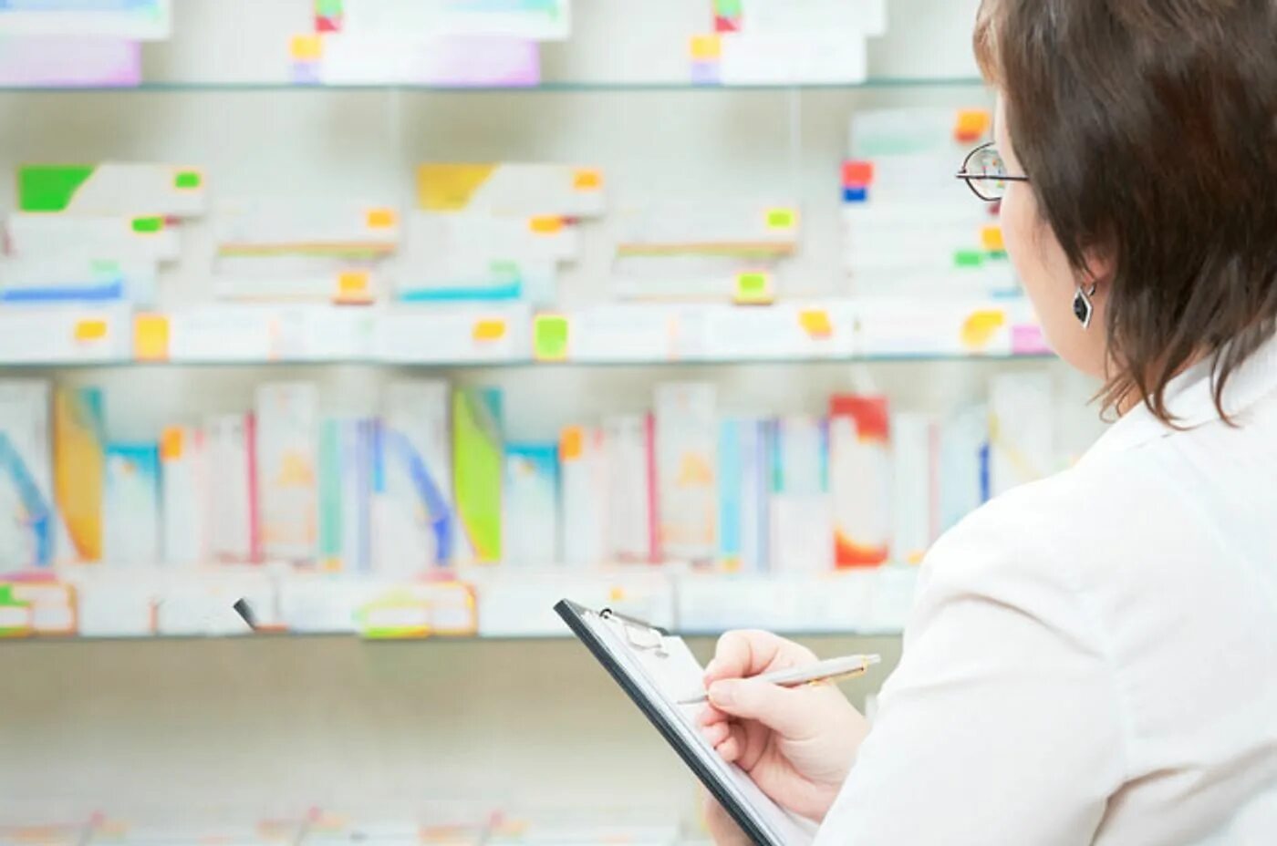 Gmp аудит. Розничная торговля. Самые известные аптеки. Аудит в аптеке. Аудитор аптек.