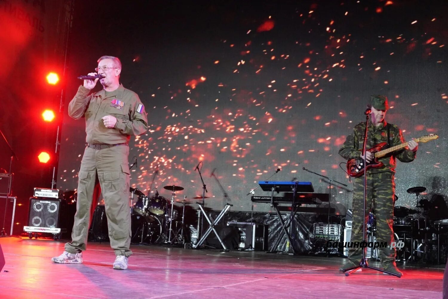 Майданов денис песни родина. Росгвардия денис майданов. Майданов россия. Певцы россии. Последний бой майданов.