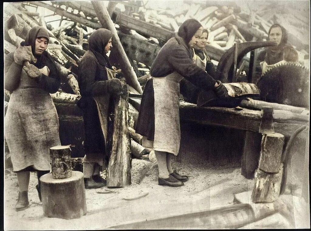 Женщины в тылу в годы великой отечественной. Женщины труженицы тыла в годы великой отечественной войны. Женщины труженицы тыла в годы войны. Тыл в годы войны 1941-1945. Труженицы тыла в годы великой отечественной войны.
