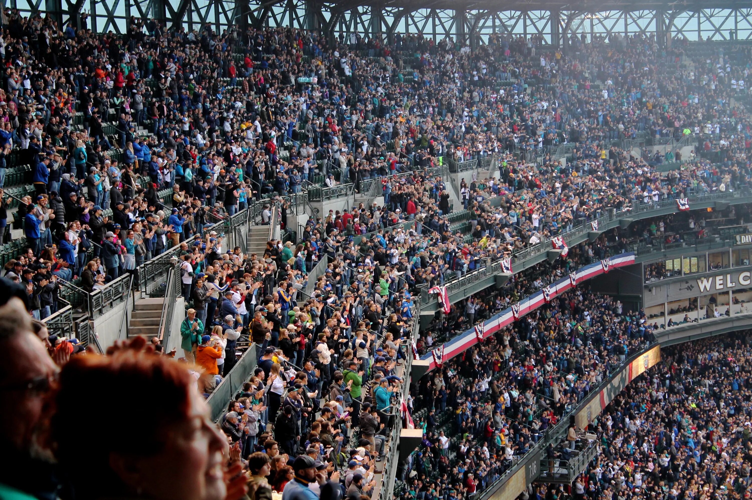 People stadium 3. Сиэтл Маринерс стадион. Арена толпа люди. Стадионы с толпой народа. Концерт на стадионе Art.