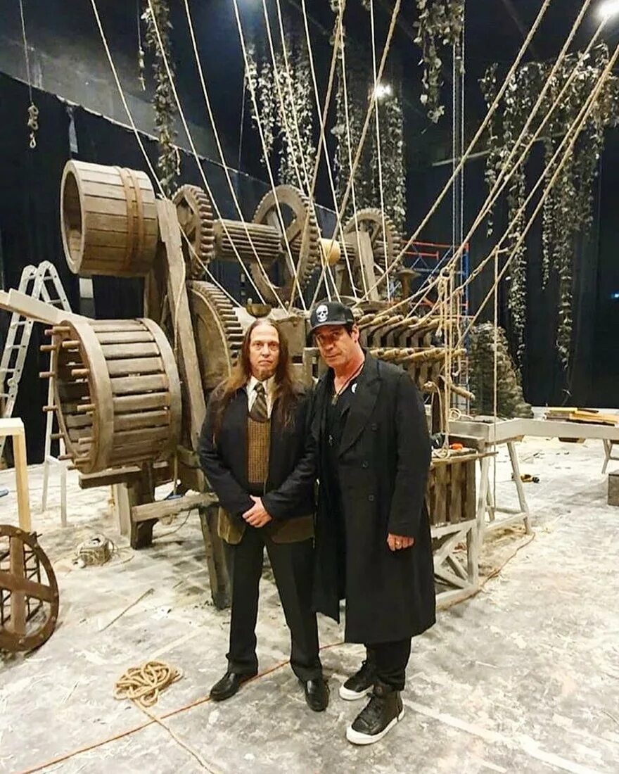 Линдеманн фиш он. Тилль линдеманн praise abort. Till lindemann 2022. Тилль линдеманн мафиозник. Lindemann official video.