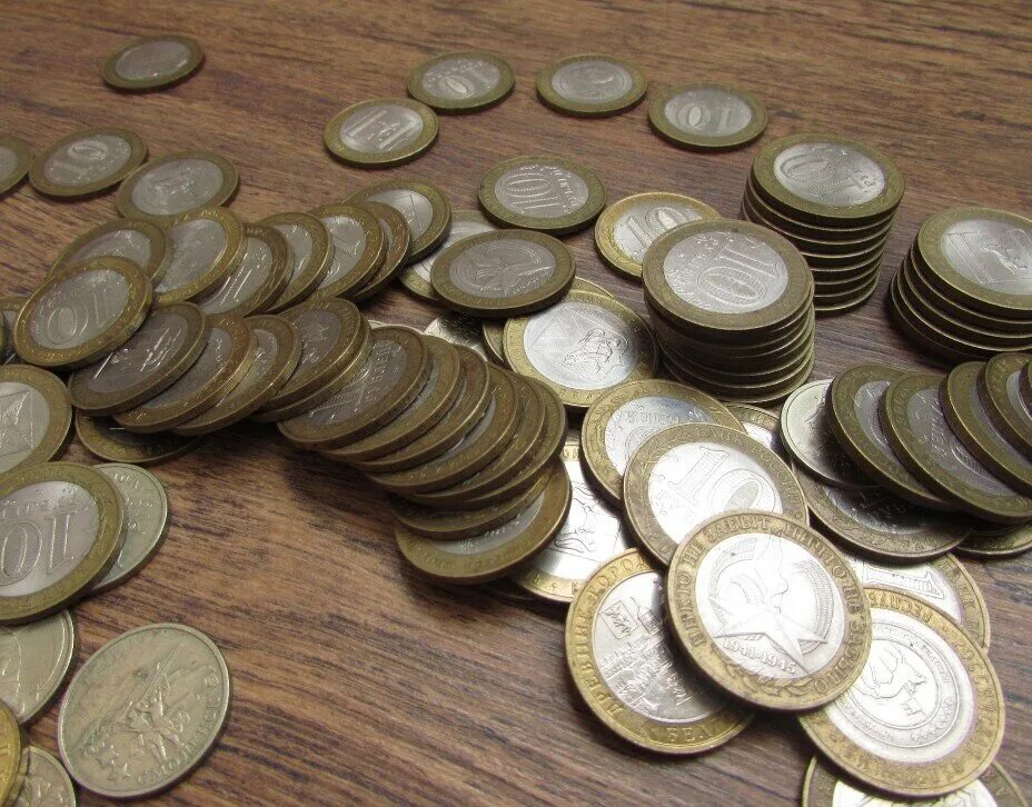 Том много монет