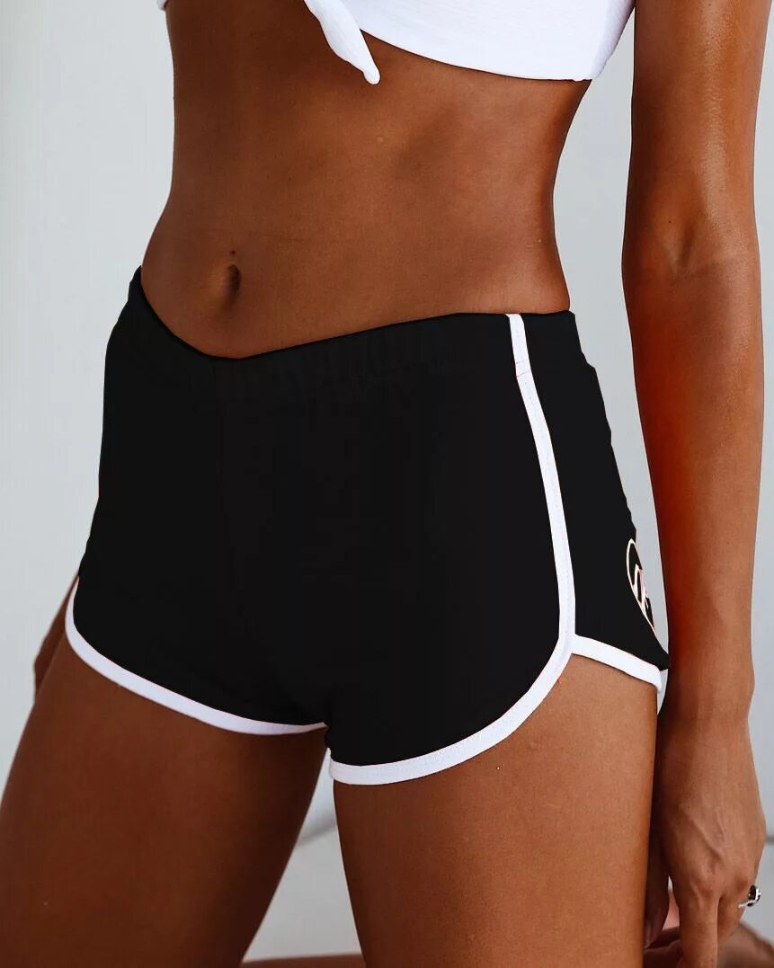 короткие спортивные шорты. шорты женские спортивные короткие. шорты женские белый. девушки в коротких спортивных шортах. спортивные шорты женские свободные.