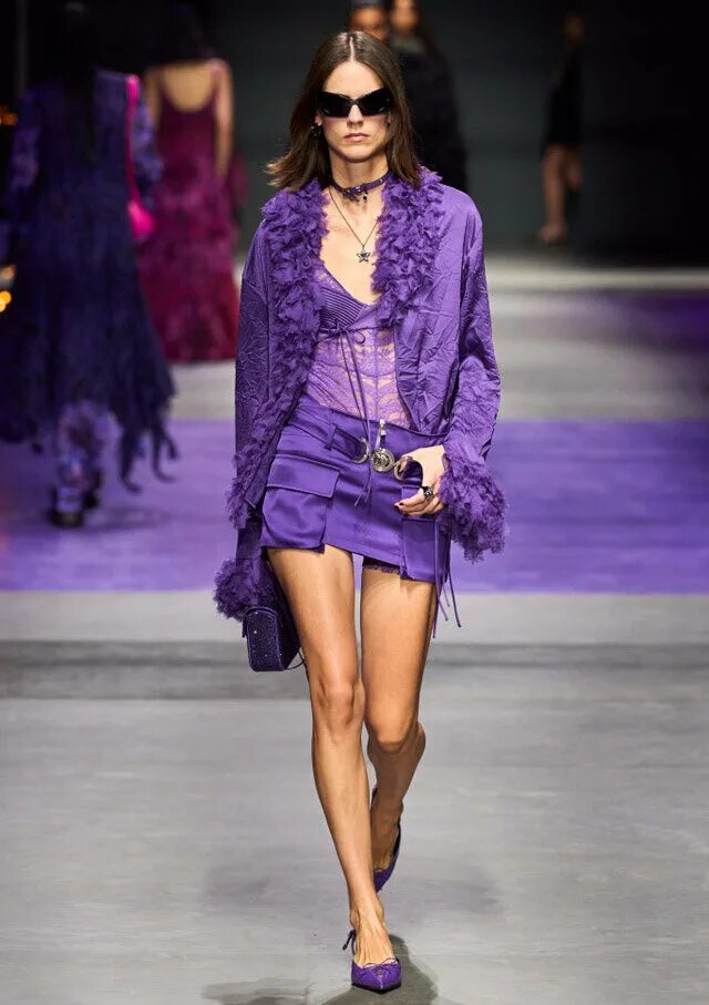 Донателла версаче 2023. Коллекция версаче 2023. Версаче 2023. Донателла версаче 2023. Показ версаче 2023.