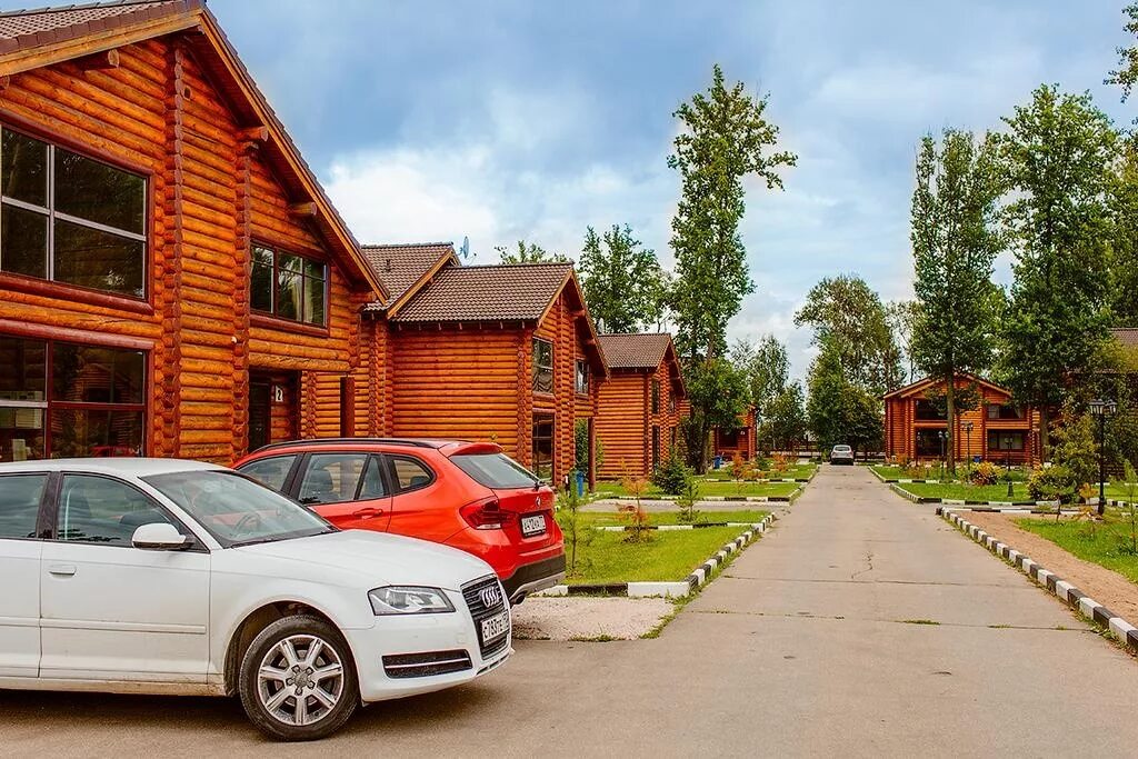 Гостиница степаново яхрома. Яхрома парк отель. Парк яхрома коттеджи. Парк яхрома дмитровское шоссе московская область. Яхрома парк отель.