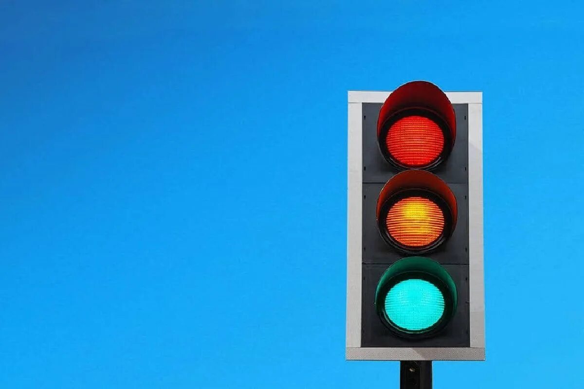 Сиреноголовый светофор. Красный светофор. Синий светофор. Светофор картинка. Светофор для детей.
