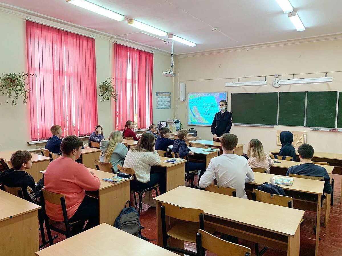 Лекция в школе. Студенты на лекции. Школьники лекторий. Типы лекций в педагогике. Лекция в средней школе.