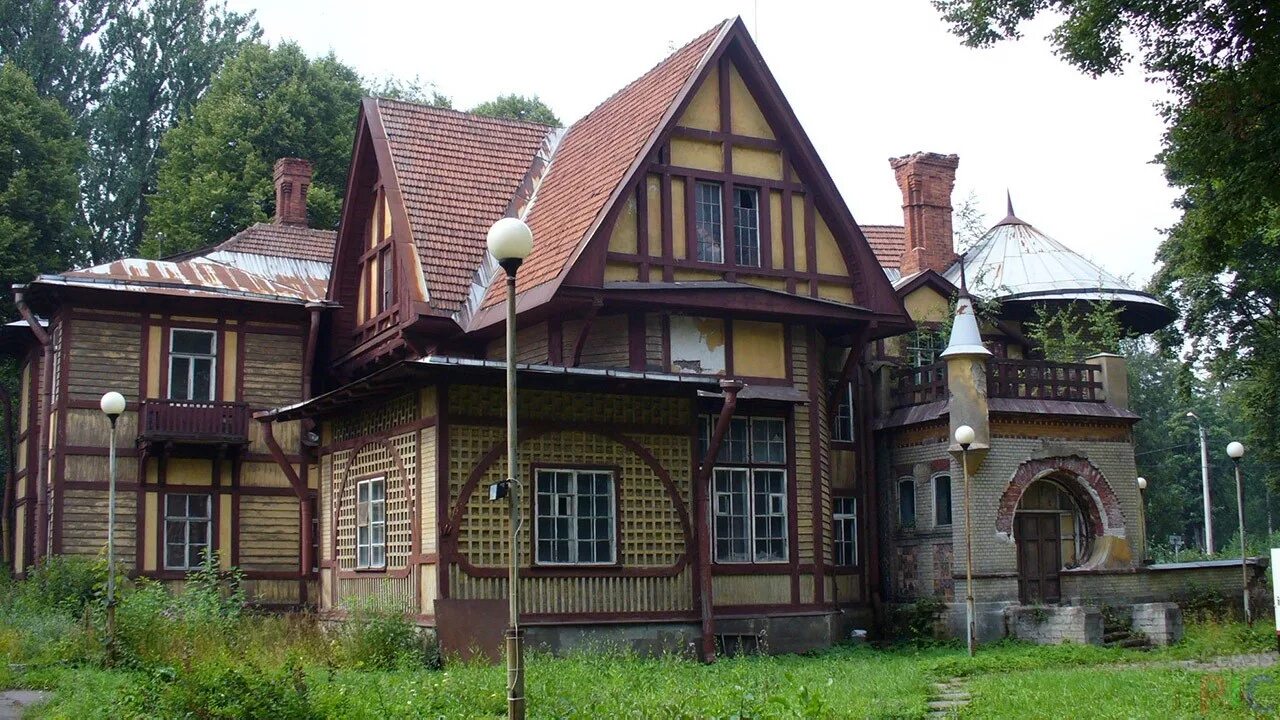 Старое видное дом. Дача Гаусвальд на Каменном острове в Петербурге. Усадьба Комарово Ленинградской области.