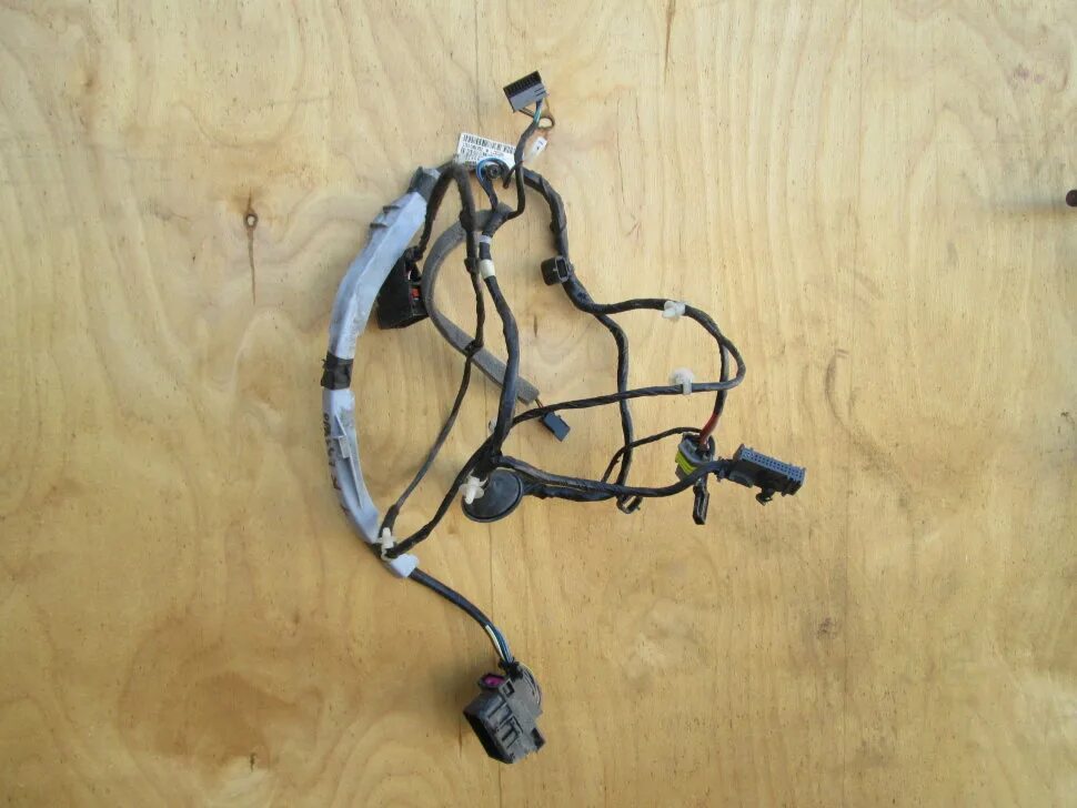 Проводка передних дверей. Проводка двери гольф плюс. Проводка передних дверей. Разъем двери 2123 клеммы. Джетта проводка парктроников.