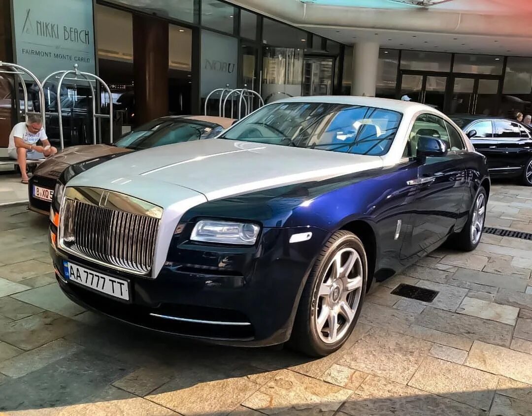 Rolls-royce phantom (vii). Rolls royce phantom 2000. Rolls royce номера. Кто ездит на роллс ройсе. Кто ездит на роллс ройсе.
