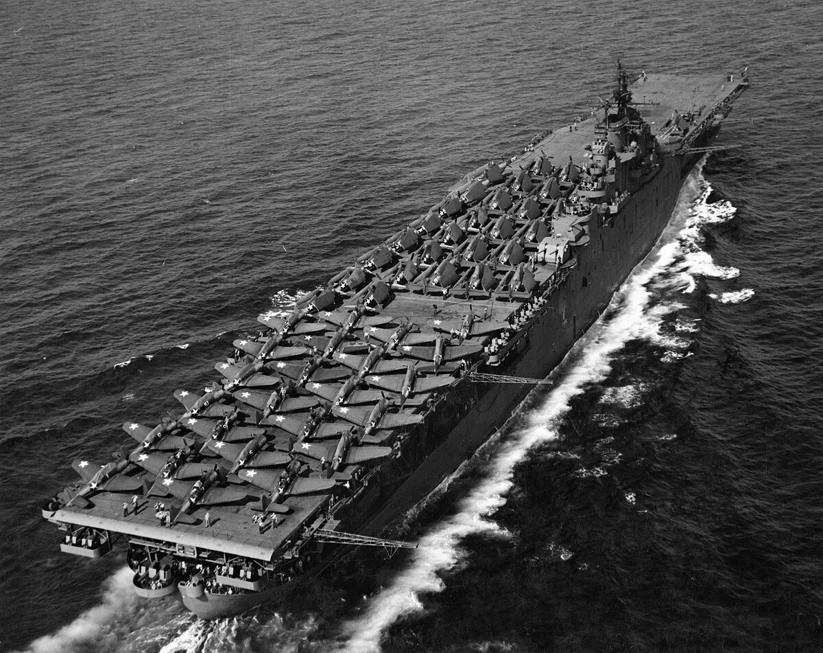 Авианосец арк роял 1941. Саратога корабль авианосец. Эссекс авианосец второй мировой. Авианосец лейк чемплейн. Авианосец саратога.