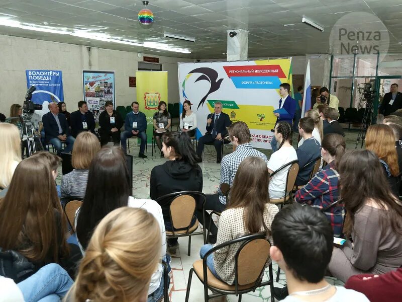 Фестиваль молодежи пенза. Молодежный фестиваль. Видео празднования дня молодёжи в разных странах. Фестиваль пензенские ласточки эмблема. День молодежи 2023.