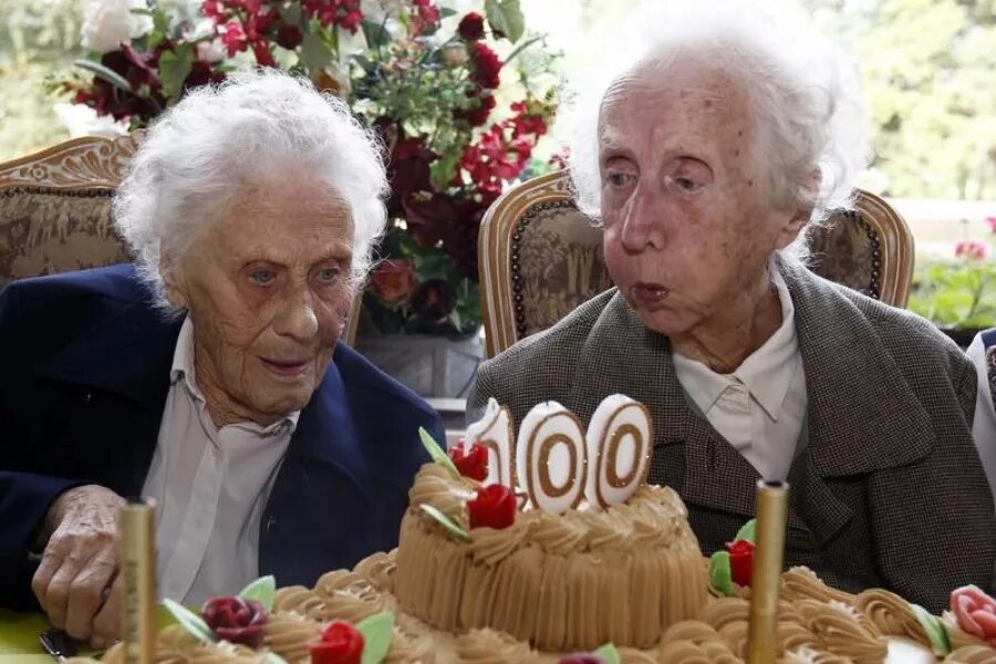 Бесси купер 116 лет. Жизнь 120 лет. Саррот натали коллаж. Жизнь 120 лет. Бесси купер 116 лет.