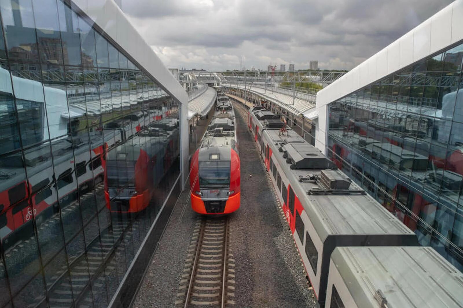 Провожать поезд. Вагон поезда. Ржд объявил. Поезд дальнего следования фото. Ржд объявил.