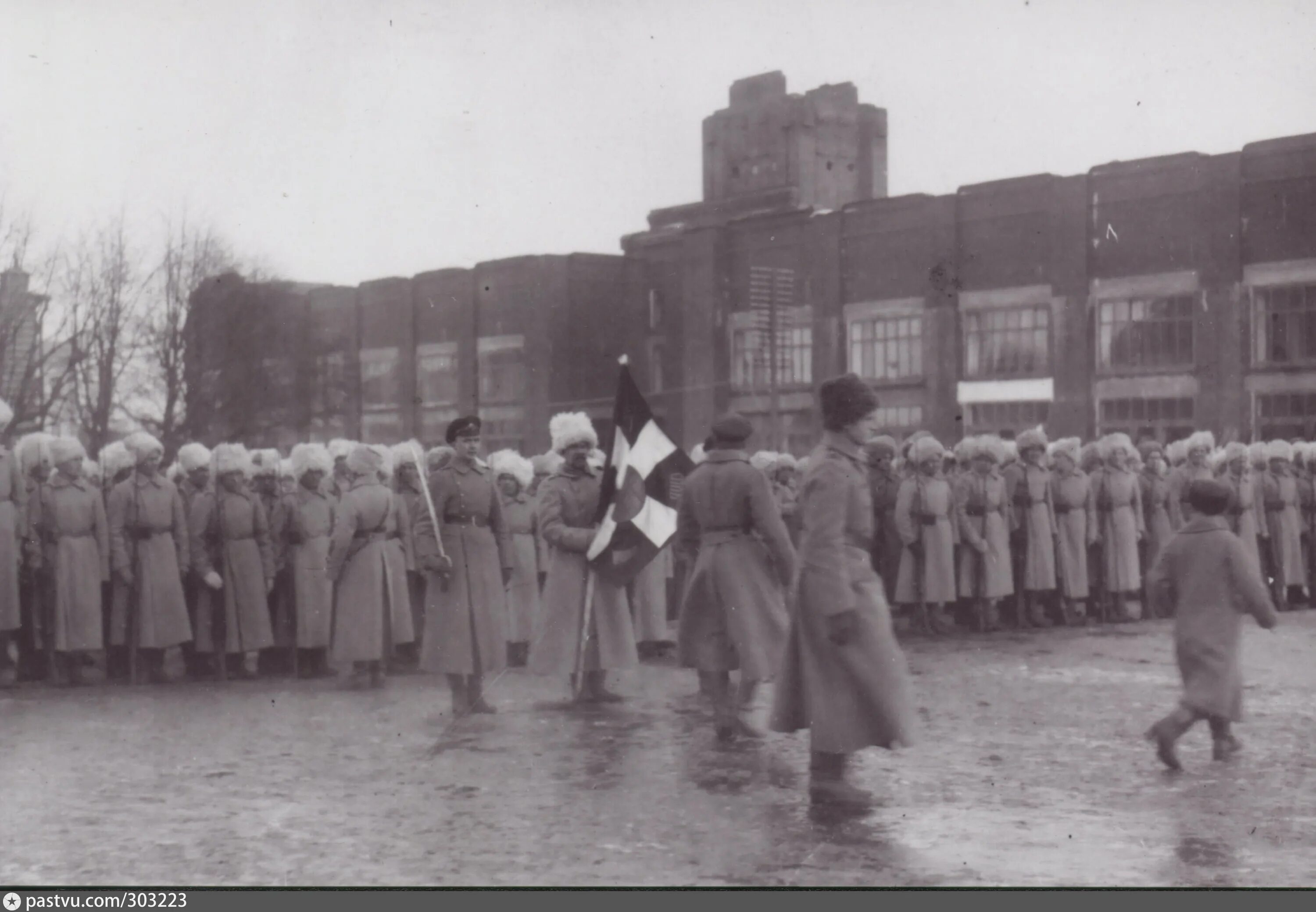 Свердловские большевики. Сибирская армия Колчака 1919 в Екатеринбурге. Парад в Екатеринбурге 1919 г. Белые в Екатеринбурге в 1918.