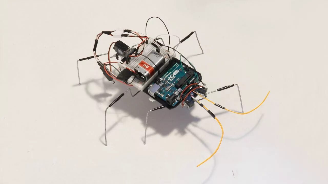 Интеллектуальное путешествие. Полупроводниковой индустрии йокогама. Микросхемы роботов. Робот из радиодеталей. Робот из компьютерных комплектующих.